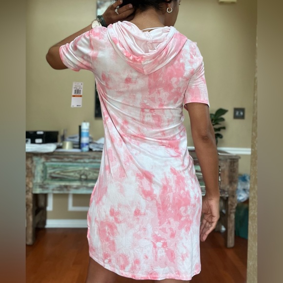Michael Kors Pink & White Monogram Tie Dye Hooded Short Sleeve Dress - Picture 3 of 16